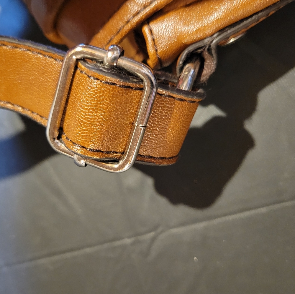 Relic Collection Brown Messenger Type Bag, Like New - Picture 3 of 14